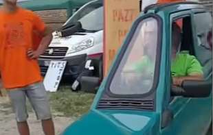 VIDEO: Najuža Fiat Panda na svetu