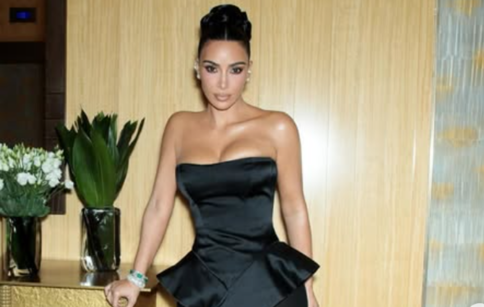 Kim Kardašijan ponovo šokirala fotkama sa ćerkom Nort Vest (12)