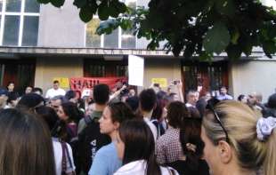Ne damo Petu!: Protest ispred Pete gimnazije zbog otkaza profesorima koji su štrajkovali