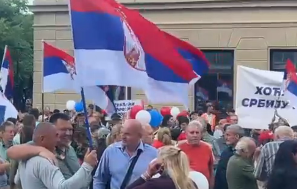 U više gradova Srbije okupljanja protiv blokada, prvi put i u Beogradu, u Veterniku raspoređena Žandarmerija