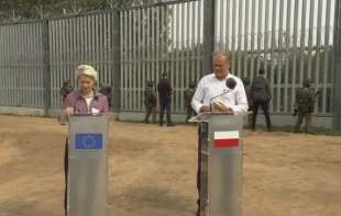 Provokacija! Prst u oko Lukašenku! Donald Tusk i Ursula Fon der Lajen na poljsko-beloruskoj granici (VIDEO)