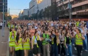 Veliki protest srednjoškolaca i studenata: Beograd se probudio, veliki broj ljudi na ulicama (VIDEO)