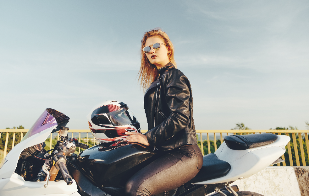 Zemlja koja jedina na svetu ženama zabranjuje vožnju motocikala napokon ukida zabranu