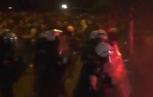 Ministar unutrašnjih poslova: Policija je žrtva brutalnosti, jednom policajcu otet službeni pištolj