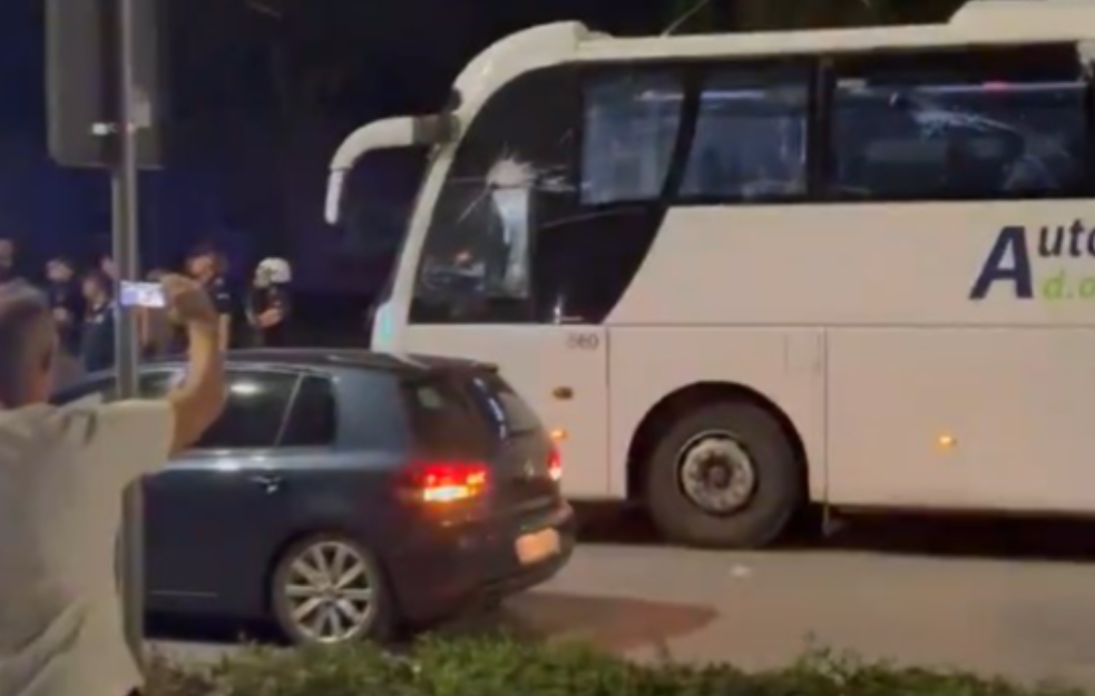 Napeto posle mitinga SNS: Čačani blokirali autobuse sa naprednjacima, Šapčani "dezinfikuju" grad (VIDEO)