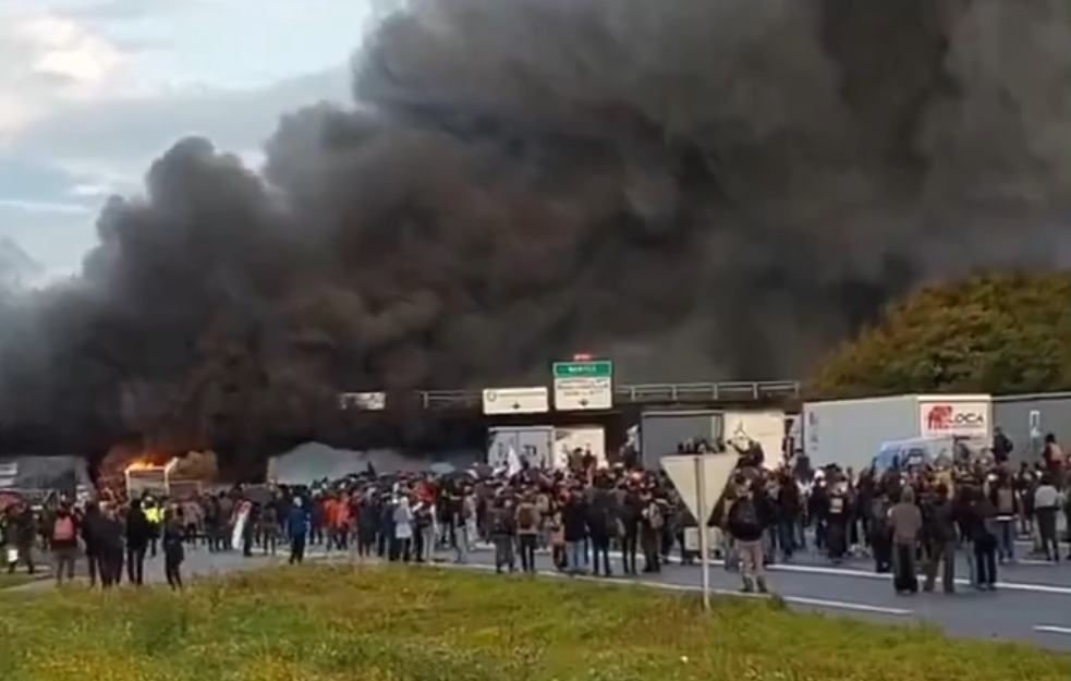 Narod ustao protiv Makrona: Francuska gori, u protestima "Blokiraj sve" 175.000 ljudi, uhapšene 473 osobe (VIDEO)