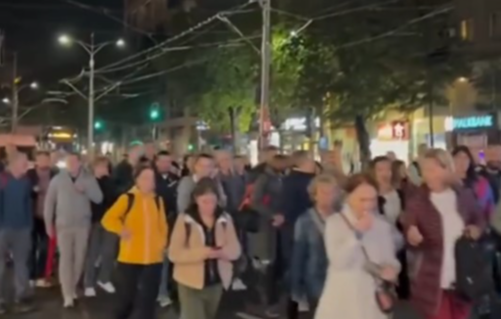 Protest roditelja beogradskih škola ispred Ministarstva prosvete (VIDEO)