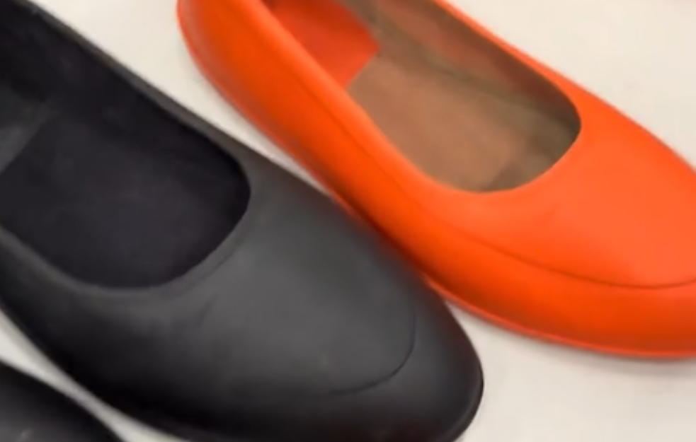 Dok se mi na Balkanu stidimo seoskih opanaka, u Švedskoj su najnoviji modni trend – a tek da čujete cenu (VIDEO)