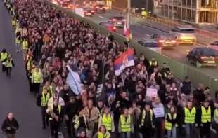 Komemorativne šetnje širom Srbije: 16 minuta tišine za žrtve iz Novog Sada (VIDEO)