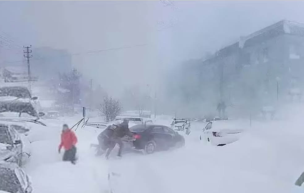 U Sloveniji nastavljene snežne padavine: Do pola metra snega u planinama, opasnost od snežnih nanosa i u nižim predelima