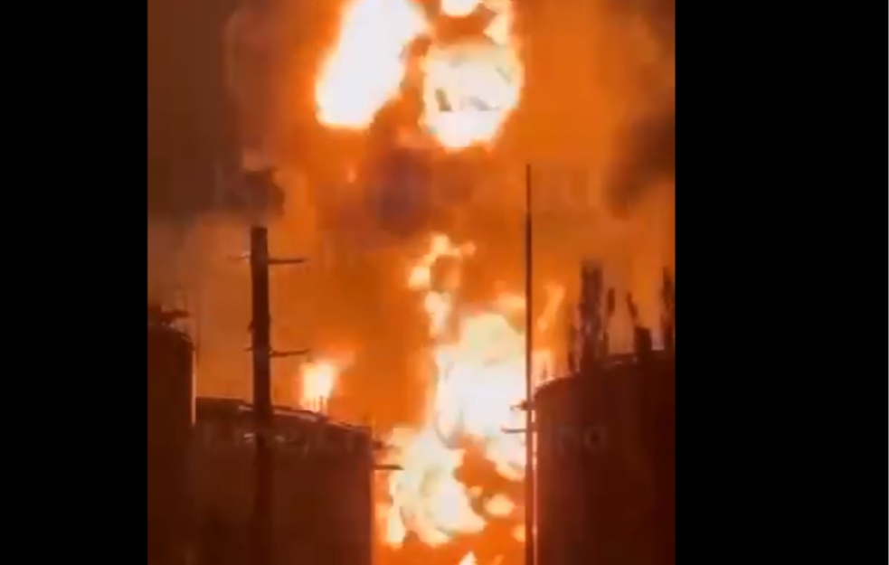 Stravičar požar na Krimu: Ukrajina pogodila najveći naftni terminal na poluostrvu (VIDEO)