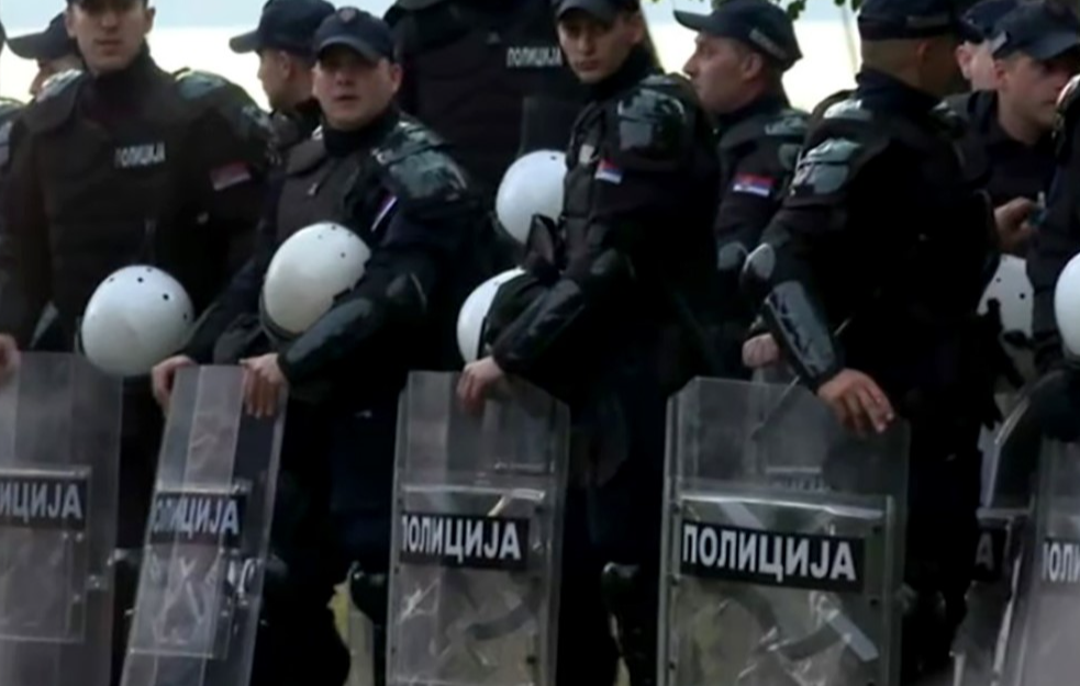 Protest u Smederevu zbog ilegalne opasne pruge: Guranje policije i građana, dvoje privedeno