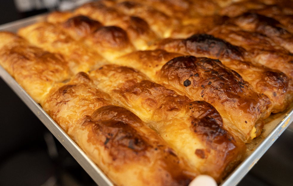 Šokantni podaci inspekcije: Svaka peta pekara nudi burek sa lažnim sirom