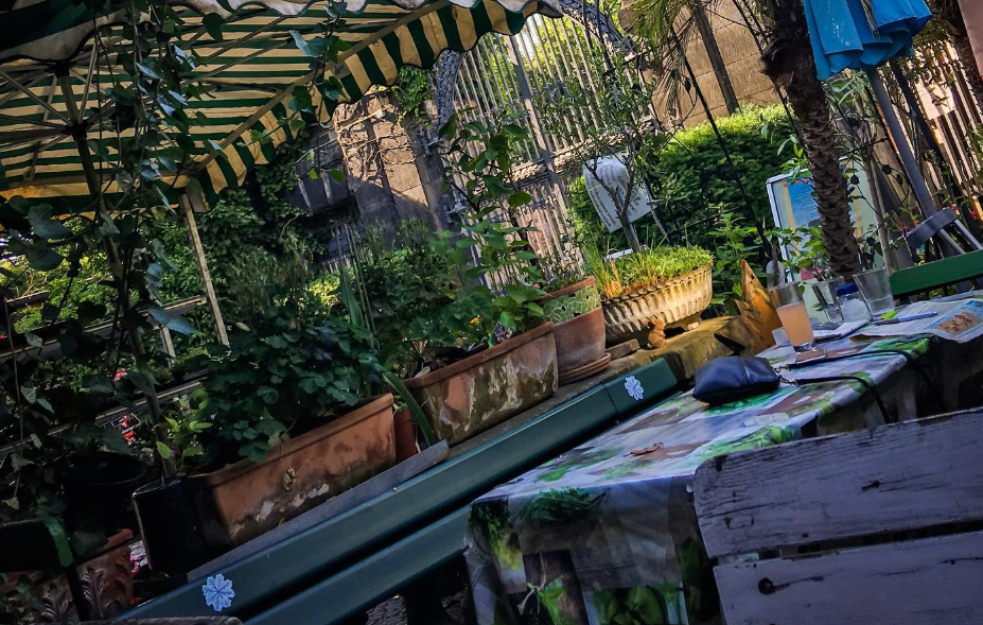 Bizarno: U Berlinu raste broj kafića koji posluju unutar groblja