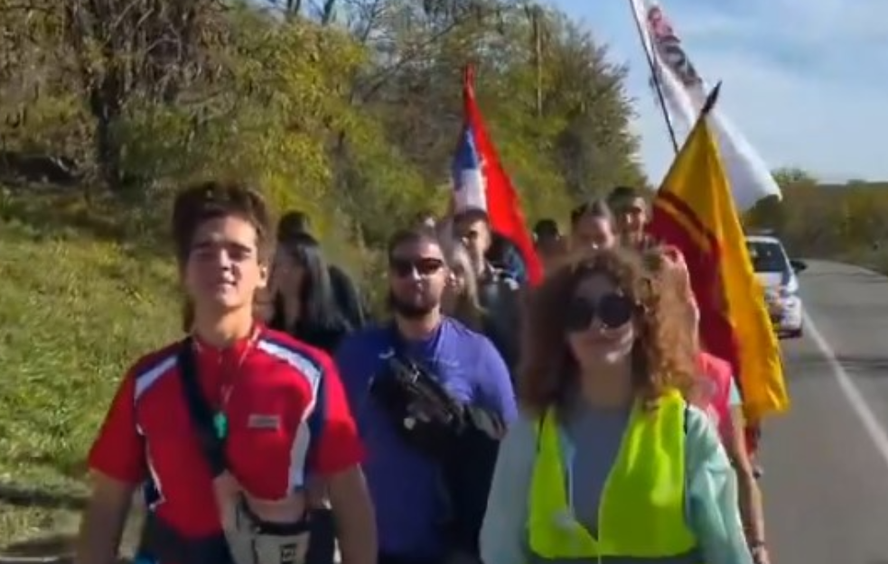 Nema predaje: Studenti iz svih krajeva Srbije idu ka Novom Sadu, svuda (VIDEO)