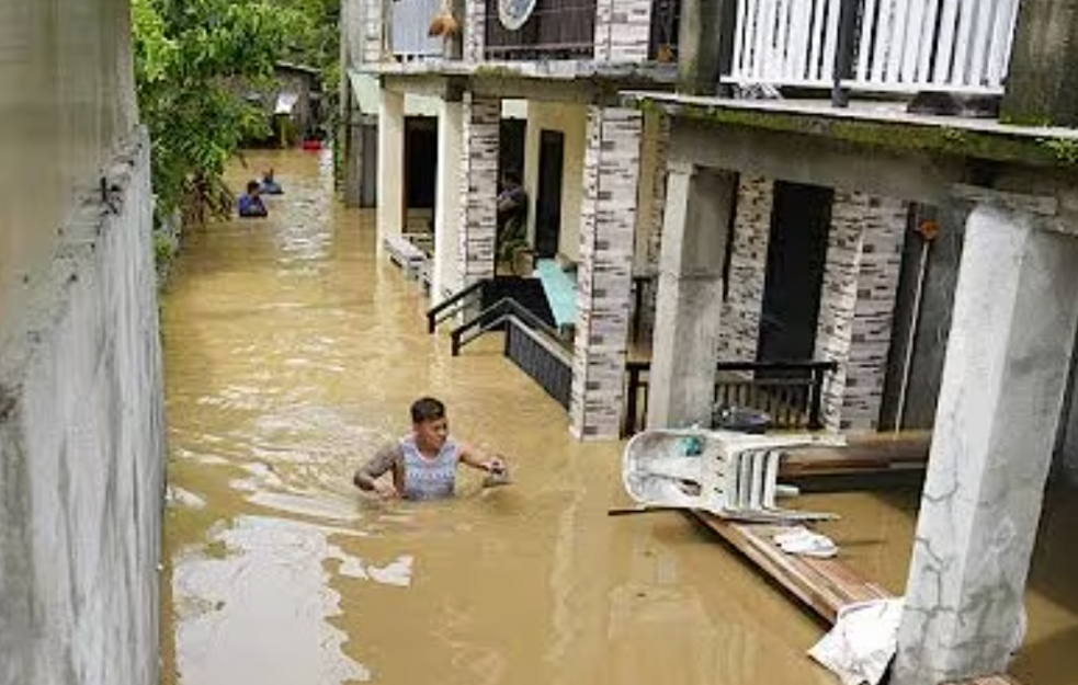 Tajfun pogodio Filipine, nastradale dve osobe