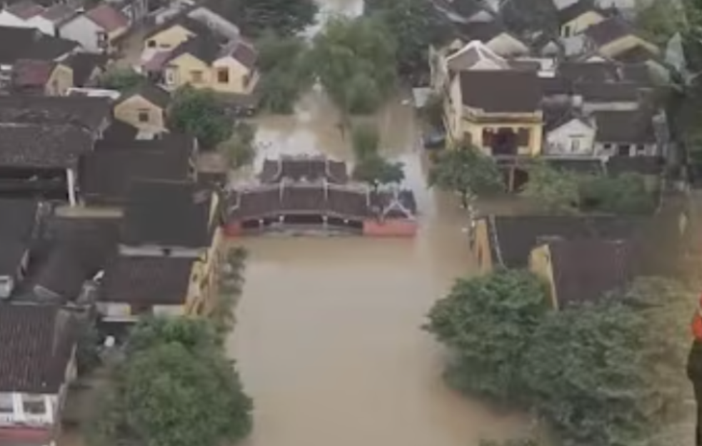 Broj poginulih u poplavama u centralnom Vijetnamu porastao na 40