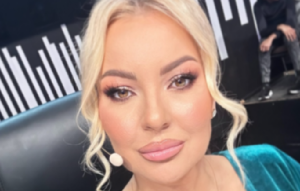 Ivana Selakov pevala našoj manekenki i šeiku na svadbi