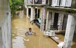 Tajfun pogodio Filipine, nastradale dve osobe