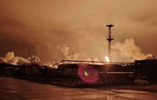 Ukrajinski dronovi napali industrijske i energetske objekte u Rusiji: Lukoil u plamenu