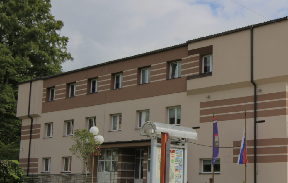 Opozicija i studenti: Predsednik opštine Lučani da da ostavku zbog napada na lokalnog sveštenika