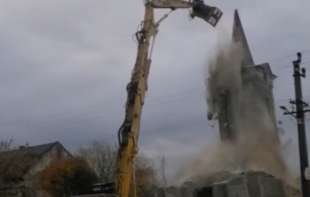 Rušenje crkve u Titelu: Bagerom na zvonik