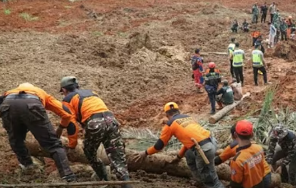 Šestoro poginulih i 17 nestalih u klizištu u Čilakapu