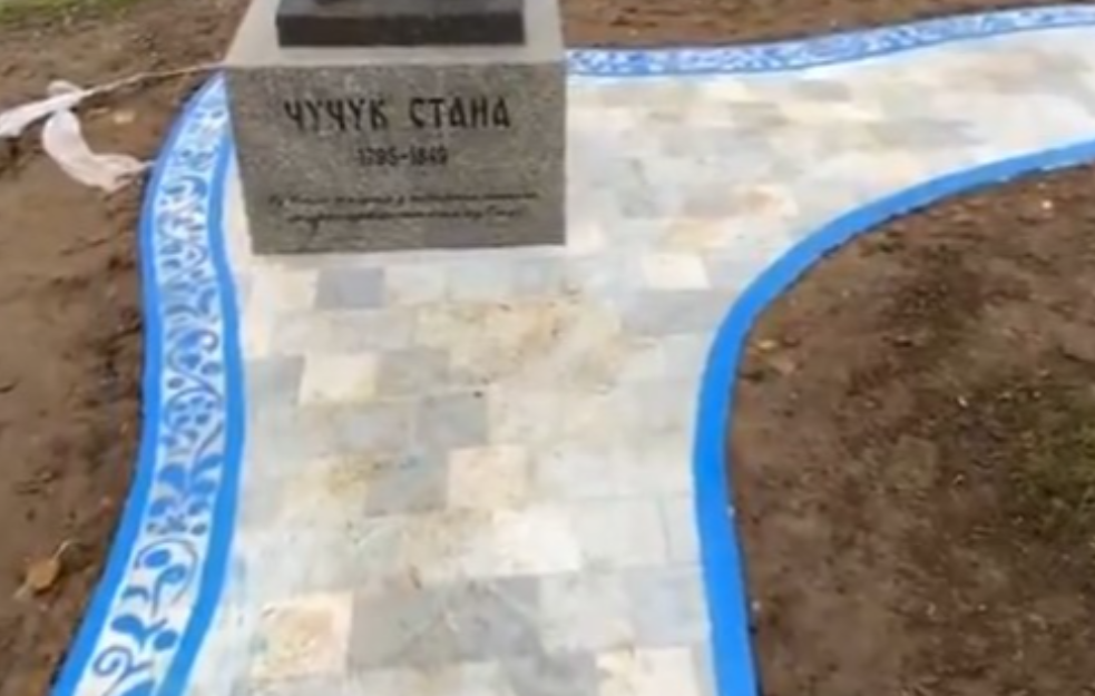 Stoji pored svog Hajduk Veljka: U Negotinu otkriven prvi spomenik Čučuk Stani u Srbiji