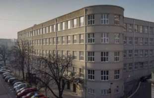 Roditelji i deca ispred Pete beogradske gimnazije: Protive se odluci Dejana Vuka Stankovića da đaci budu izmešteni u osnovne škole