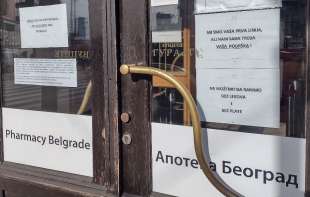 “TIČE SE SVIH NAS!” – Zaposleni u Apoteci Beograd protestom i borbom za opstanak obeležavaju 195 godina rada