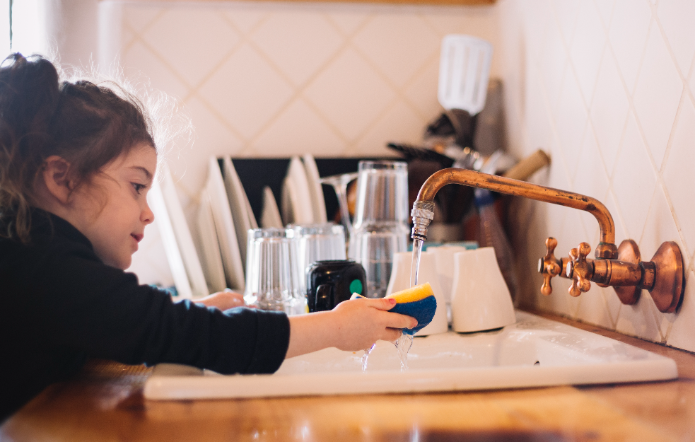 Trik od 1 dinara najefikasnije rešava kamenac sa slavine!