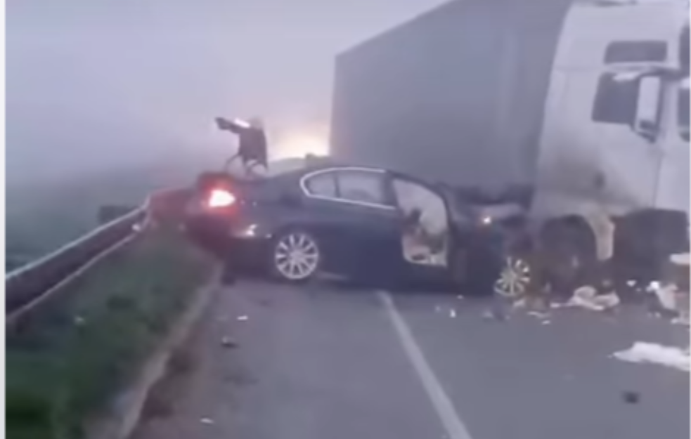 Vozač BMW krvav izašao iz auta, i  pohvalio se... usledio ŠOK SNIMAK! 