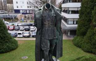 Titu odrubljena glava: Oskrnavljen spomenik Josipu Brozu u Velenju