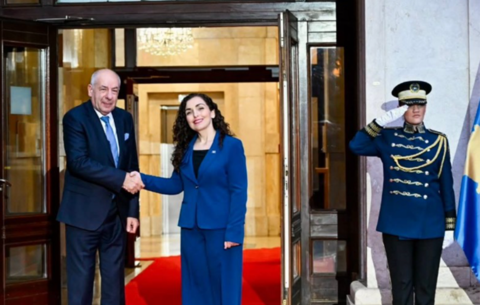 Predsednik Mađarske u poseti "Kosovu": Osmani istakla da je podrška Budimpešte ključna
