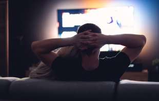 Televizor koji samo radi u pozadini ozbiljno narušava zdravlje i razvoj deteta, upozorava stručnjak