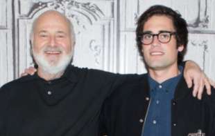 SIN ROBA RAJNERA 17 PUTA BIO NA REHABILITACIJI: Osunjičen za ubistvo majke i oca, trenutno je u bekstvu - tokom života je bio beskućnik, a od 15. godine se borio sa narkoticima