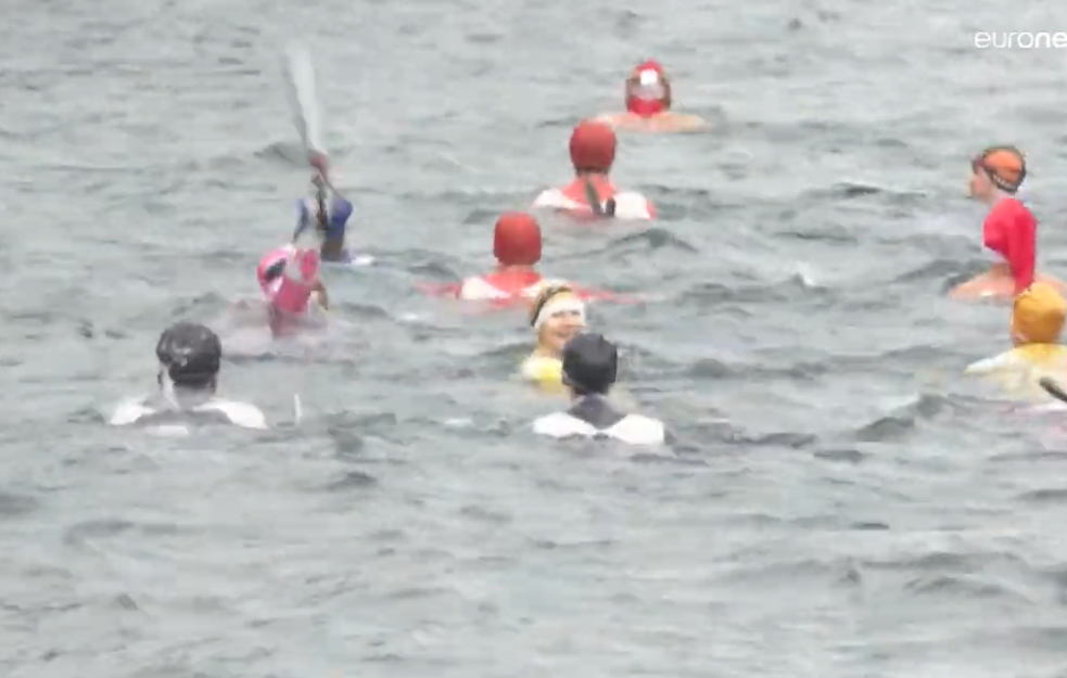 Tradicionalno božićno plivanje na Ženevskom jezeru okupiće oko 4.200 plivača