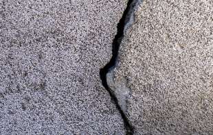 Rupe na kolovozu: Kada štetu plaća upravljač puta, a kada vozač