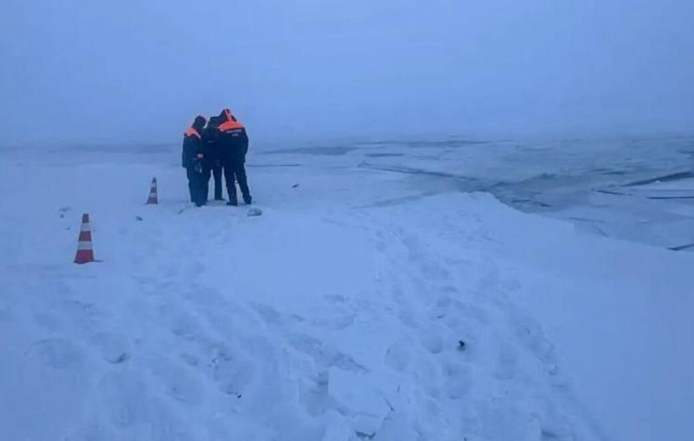 Vozilo sa osam ljudi propalo kroz led na reci u Jakutsku, stradalo dvoje