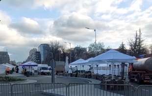 Uklonjen Ćacilend: Postavljaju se objekti za Božićno selo