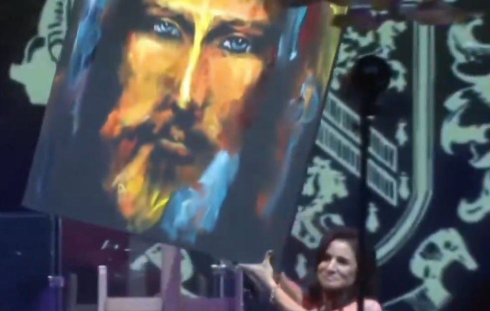 Tramp dočekao Novu godinu u Mar-a-Lagu aukcijom portreta Isusa vrednog 2,75 miliona dolara (VIDEO)