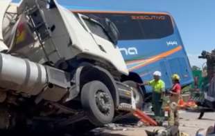 Najmanje 11 poginulih u čeonom sudaru autobusa i kamiona na jugu Brazila