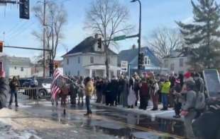 Napeto u Mineapolisu pošto je agent antiimigracione službe ubio ženu: Građani na ulicama, škole zatvorene