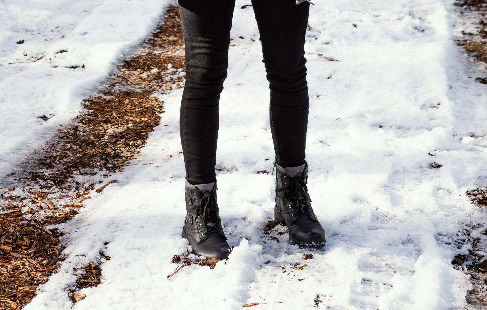 Stavite ovo u obuću pre izlaska iz kuće i noge vam se nikada NEĆE SMRZNUTI