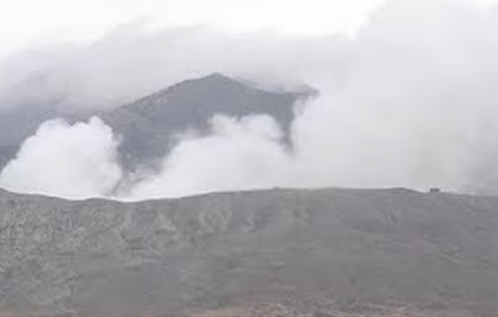 Helikopter sa tri osobe nestao kod planine Aso u Japanu