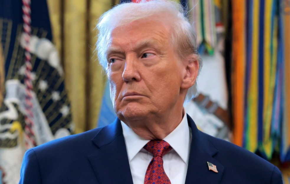 Car Donald Tramp osvaja Grenland