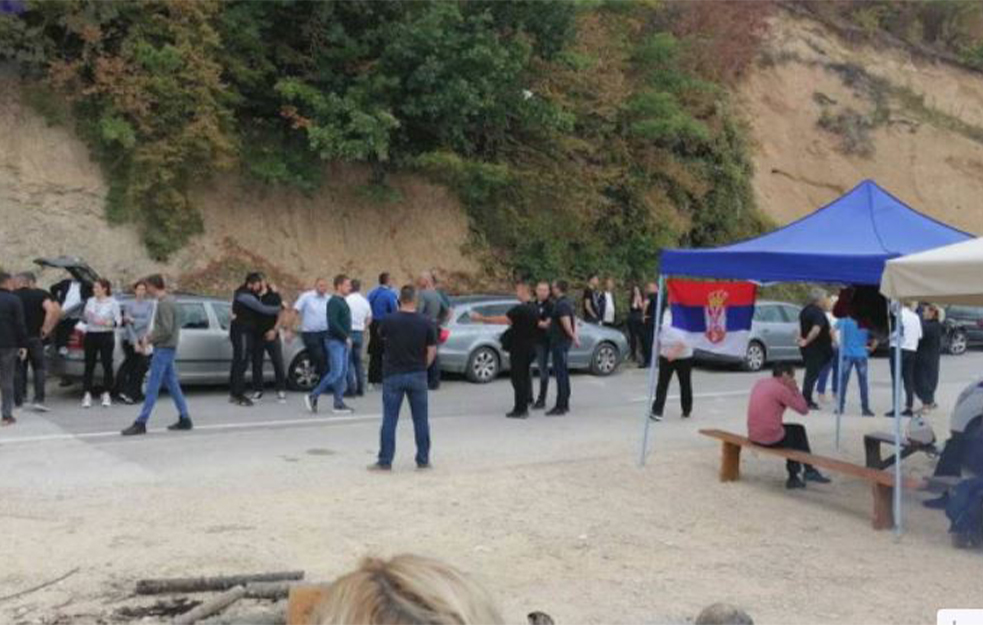 I DALJE BLOKIRAJU PRELAZ: <span style='color:red;'><b>Kosovski specijalci</b></span> se ne povlače sa položaja