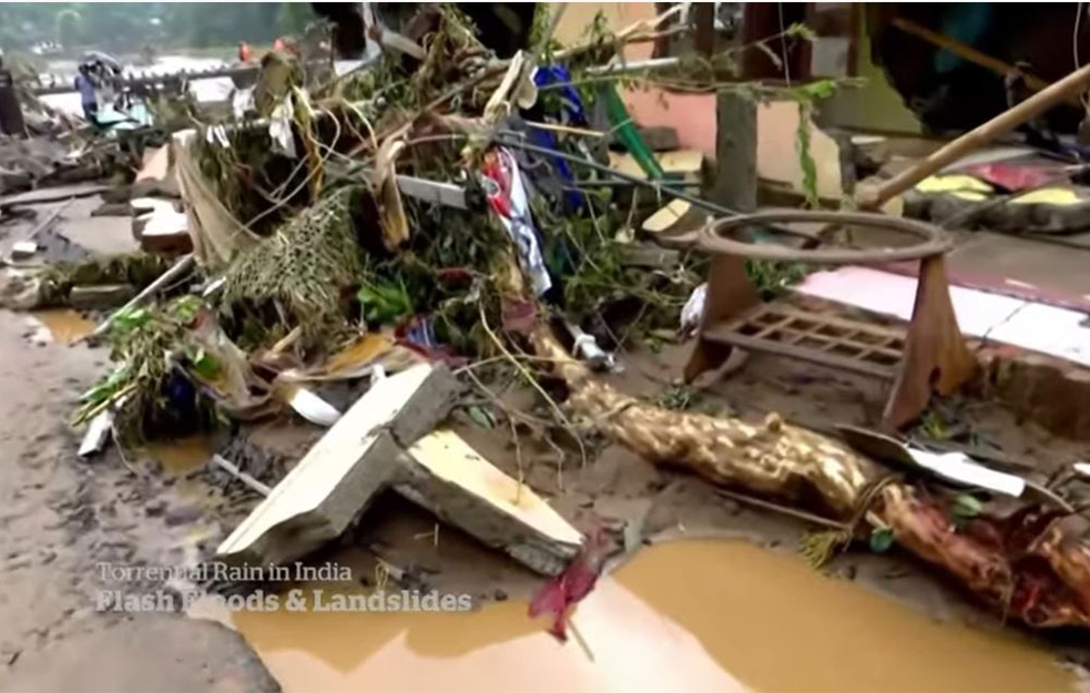 KATASTROFALNE POPLAVE NOSE SVE PRED SOBOM! Poginulo više od 150 ljudi (VIDEO)