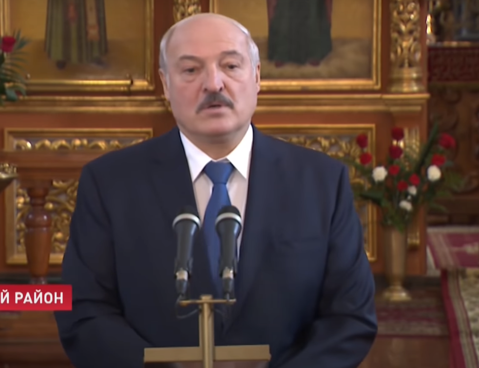Lukašenko po svome: U crkvi za Uskrs, kritikovao <span style='color:red;'><b>mere zaštite</b></span>